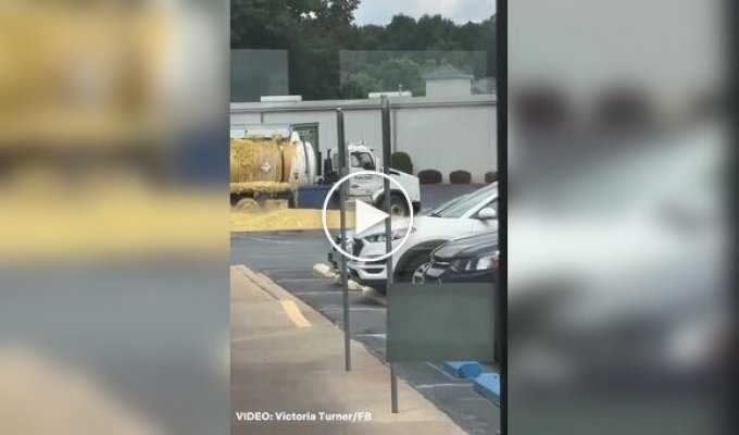 A truck carrying chemicals exploded in a US restaurant parking lot