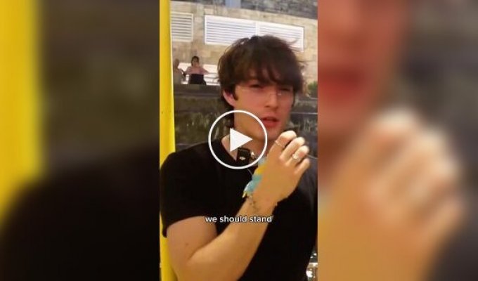 Парень на улице встретил необычную австралийку