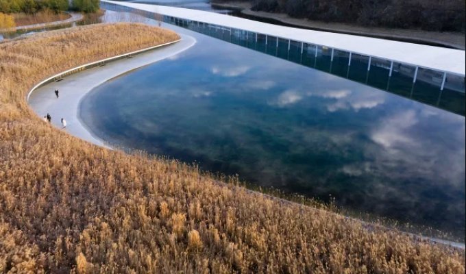 A Museum Sinking into the Water: Zaishui Art Museum Becomes China's New Architectural Landmark (7 photos)