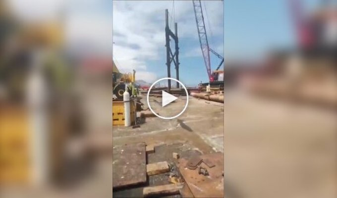 Faucet fall in Chilean port caught on video