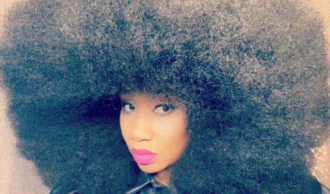 A woman with a 5-foot afro set a Guinness world record for the third time (3 photos)