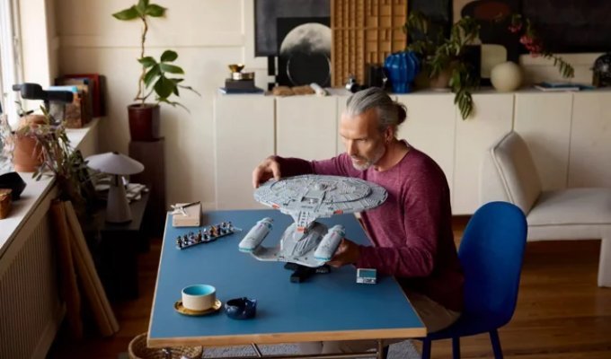 Lego показала большой набор со звездолётом «Энтерпрайз» (4 фото + 1 видео)