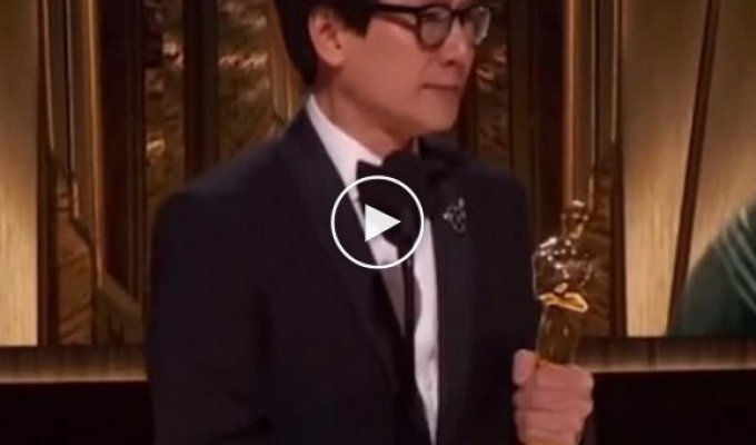Трогательная и вдохновляющая речь актера Ке Хюи Куана при получении премии «Оскар»