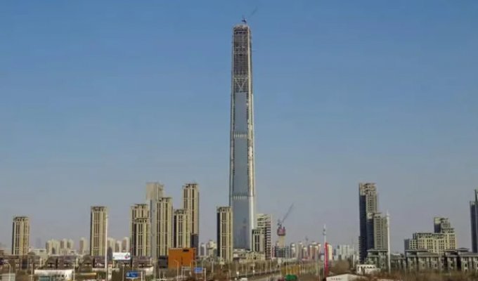Почему самое высокое заброшенное здание именно в Китае (6 фото)
