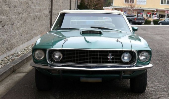 Один из первых выпущенных кабриолетов Ford Mustang GT нашли на eBay (19 фото)