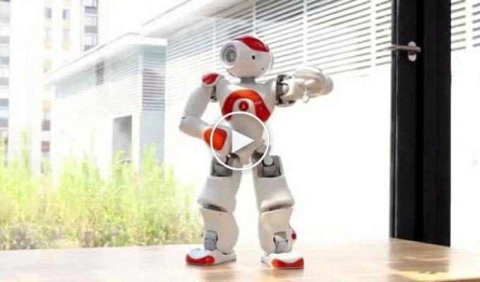 Робот показал эволюцию танцев