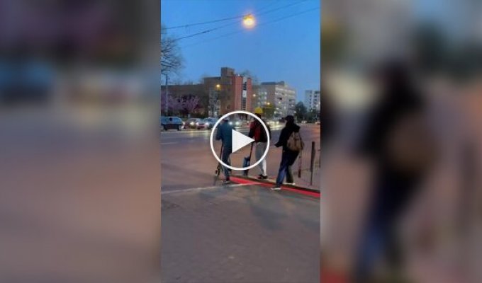 В Венгрии какие-то гении собрали безумный самокат на четырех человек