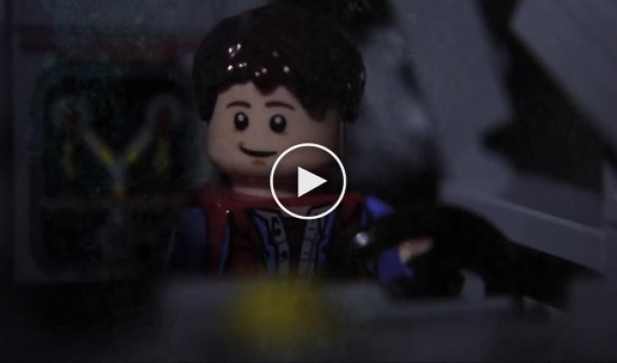 Аниматоры воссоздали знаменитую сцену из фильма Назад в будущее из деталей LEGO