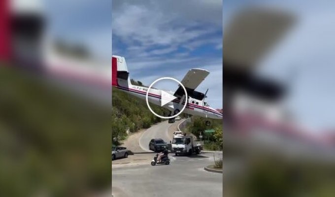 Extreme landing of planes on a Caribbean island