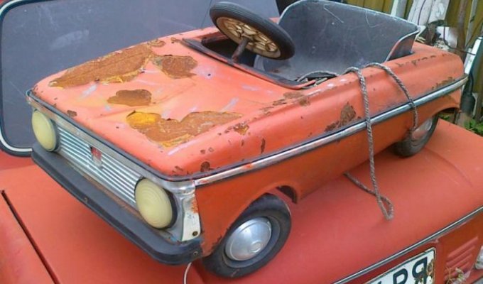 Restoration of the children's pedal car "Moskvich" (56 photos)