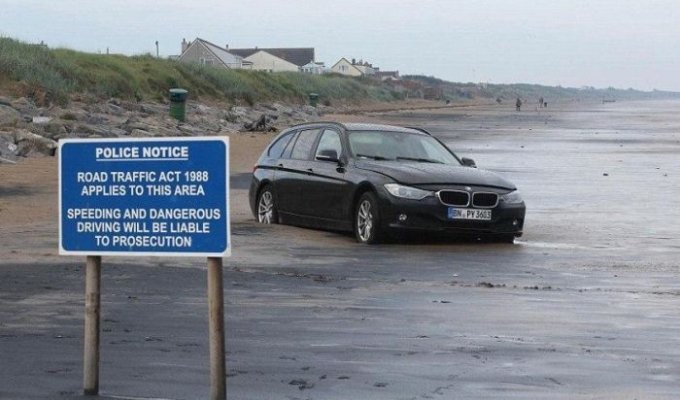 Что будет если оставить автомобиль на берегу моря (7 фото)