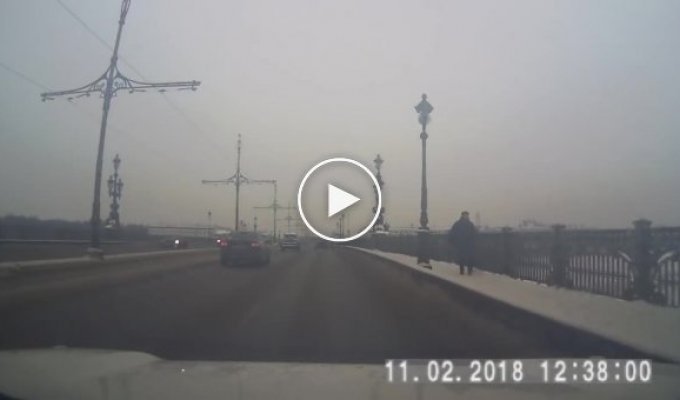 Испугал мужика на Троицком мосту в Петербурге (мат)