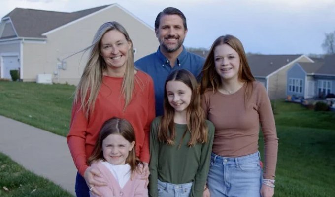 In the US, a Republican "rented" a family for an election campaign for Congress (3 photos + 1 video)