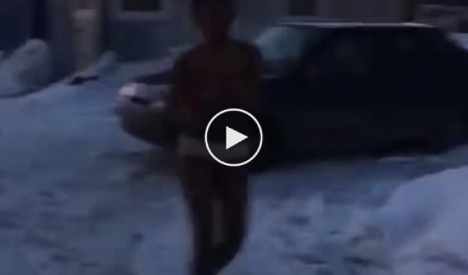 Охранники выгнали темнокожих куртизанок голыми на мороз в Подмосковье