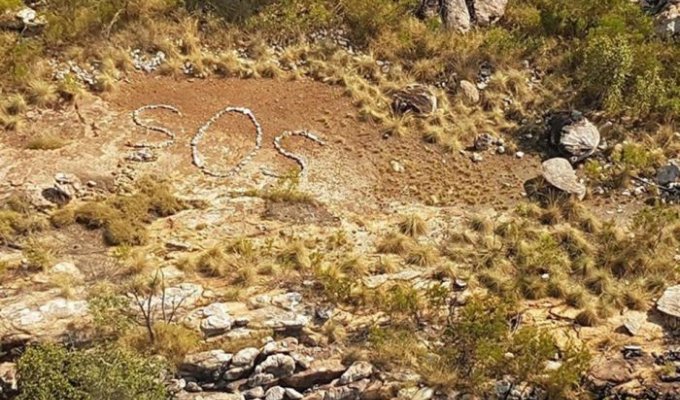 В Западной Австралии ищут автора надписи «SOS» (2 фото)