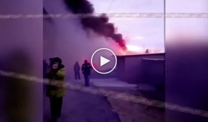 Сильный пожар со взрывом в Новосибирске