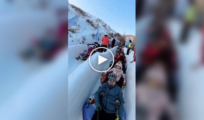 В Китае придумали «снежный высокоскоростной поезд» из ватрушек