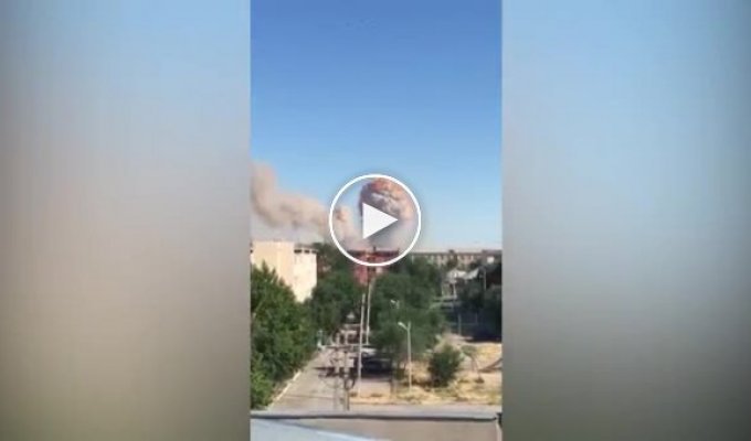 Взрывы боеприпасов в казахстанском городе Арысь