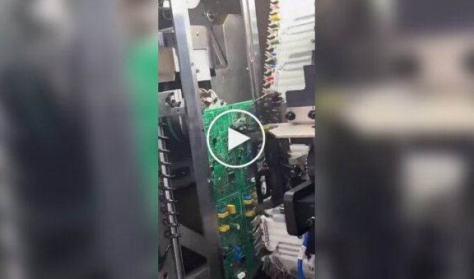 How robots assemble printed circuit boards in real time