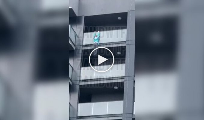 Парень прыгнул с 15 этажа