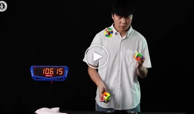 A Chinese man sets a record for simultaneously assembling Rubik's cubes