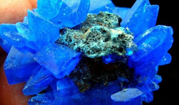 Смертельно опасные минералы (11 фото)