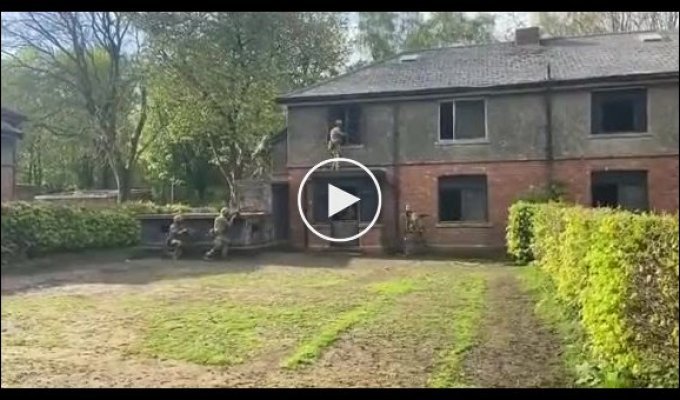 Ukrainian military exercises in a camp in the UK