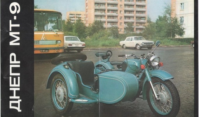 А тут старшина Полищук на советском мотоцикле (6 фото)