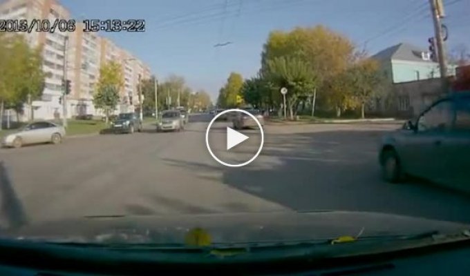 ДТП в Кирове произошло с участием патрульного автомобиля (2:25)