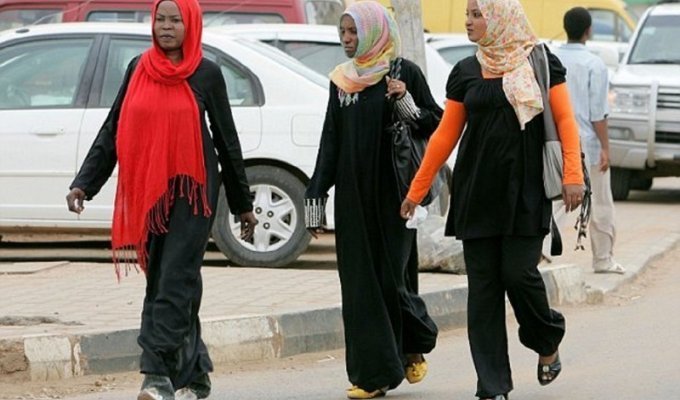 Жительниц Судана арестовали за ношение брюк (3 фото)