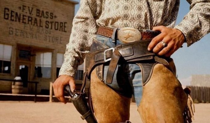 How much did a cowboy in the days of the Wild West cost a revolver and cartridges (3 photos + 1 video)