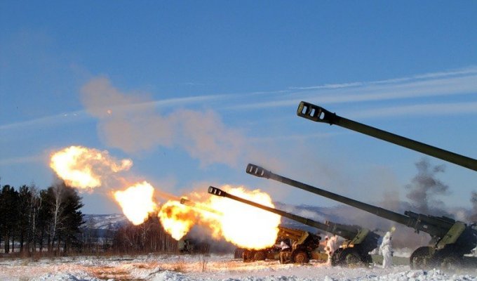Залп батареи буксируемых гаубиц Мста-Б 200-й артиллерийской бригады