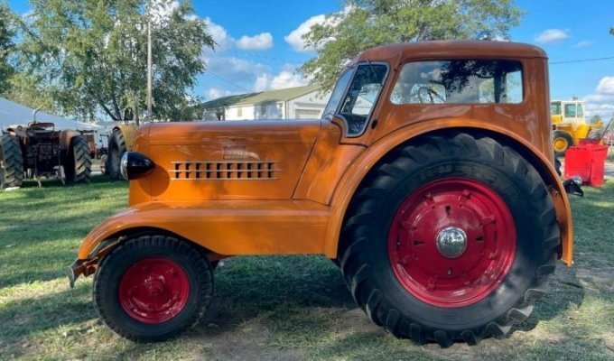 Very rare, innovative 1938 car-tractor hybrid up for sale (8 pics + 1 video)