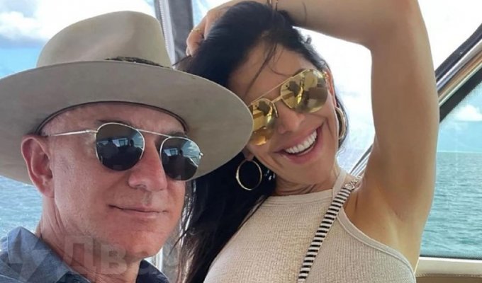 Amazon Founder Celebrates Engagement to Mistress Who Destroyed His 25-Year Marriage (3 pics)