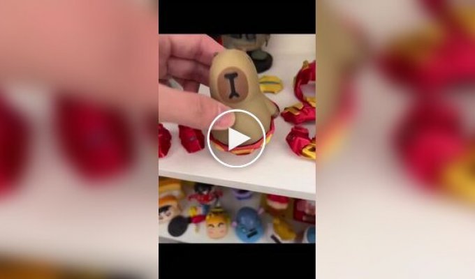 Капибара в костюме Железного Человека — идеальный подарок для взрослых мальчиков