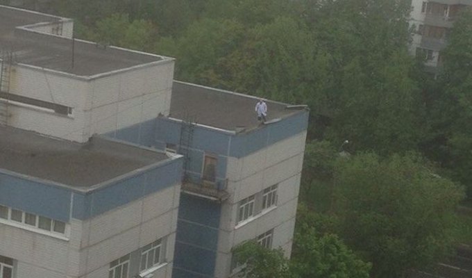 Героический поступок врача во время урагана в Москве (фото)
