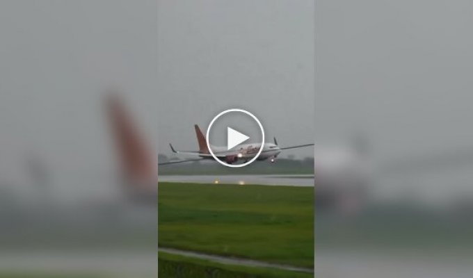 Экстремальная посадка самолета при сильном ветре