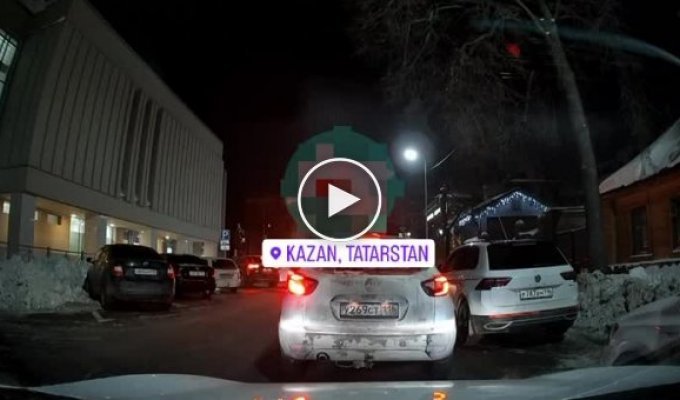 Пассажирка казанского такси устроила скандал после разговора с водителем