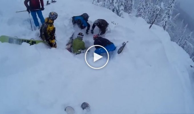 Второй день рождения. В Шерегеше группа туристов спасла из-под снега сноубордиста