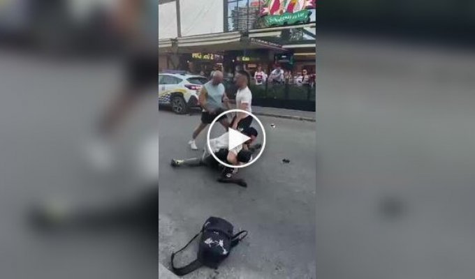 Thieves in Barcelona hold a “sale” right on the sidewalk