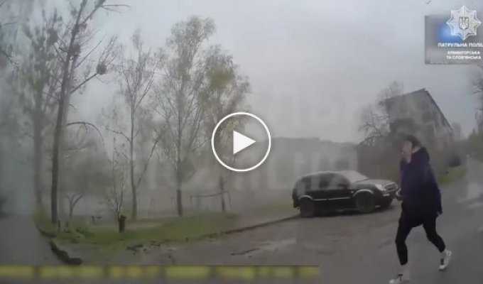 Видео с боди камеры полицейского в Славянске, после удара ракеты армии рф