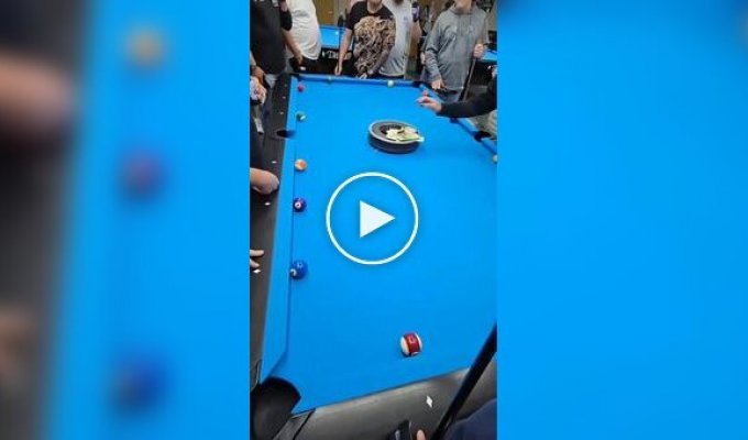 Billiard roulette with a robot vacuum cleaner