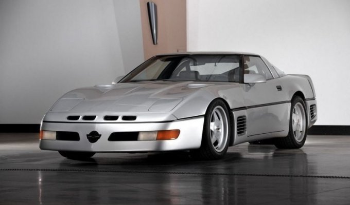 Chevrolet Corvette, установивший рекорд скорости в 1988 году, выставлен на аукцион (16 фото)