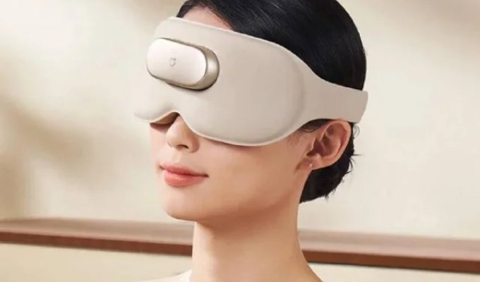 A smart eye mask for active smartphone users was presented in China (2 photos)