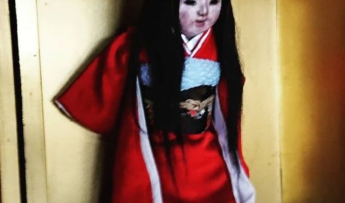 Кукла-призрак Окико, у которой растут волосы (4 фото)