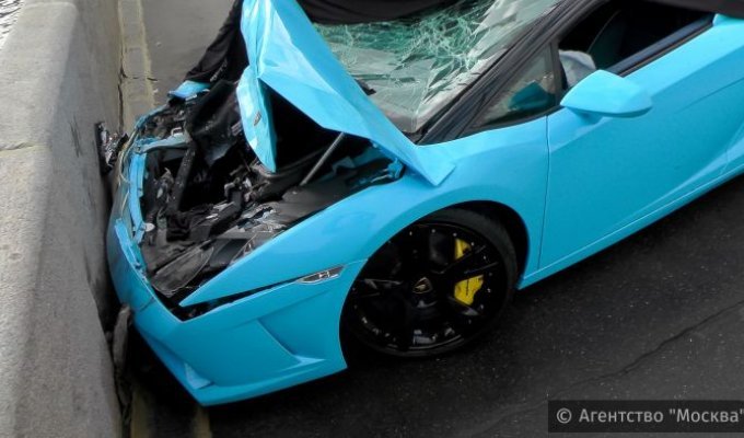 В Москве суперкар Lamborghini врезался во внедорожник BMW (5 фото + видео)