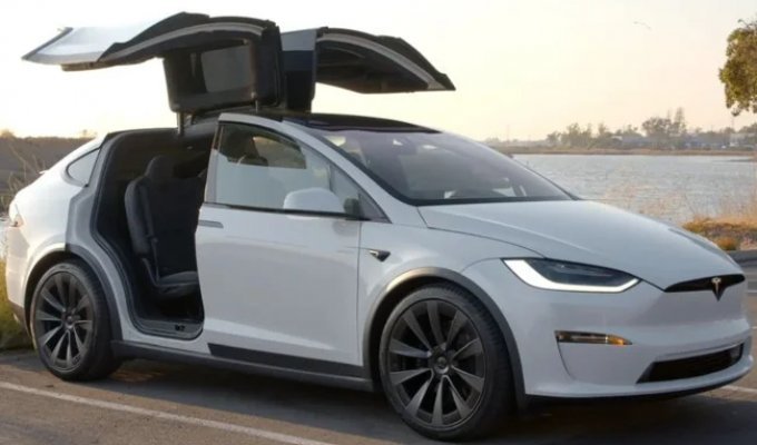 Tesla окончательно прекратила выпуск Model S и Model X — на складах осталось всего 600 машин (1 фото)
