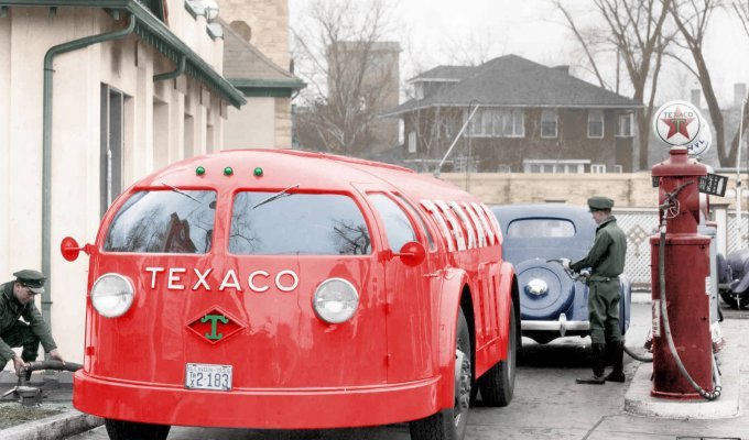 Автомобили на раскрашенных снимках прошлого (40 фото)