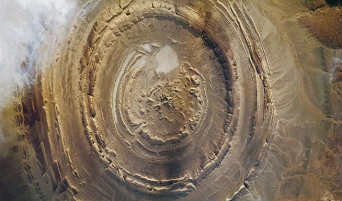 Как появился Глаз Сахары: загадочная структура посреди пустыни (3 фото)