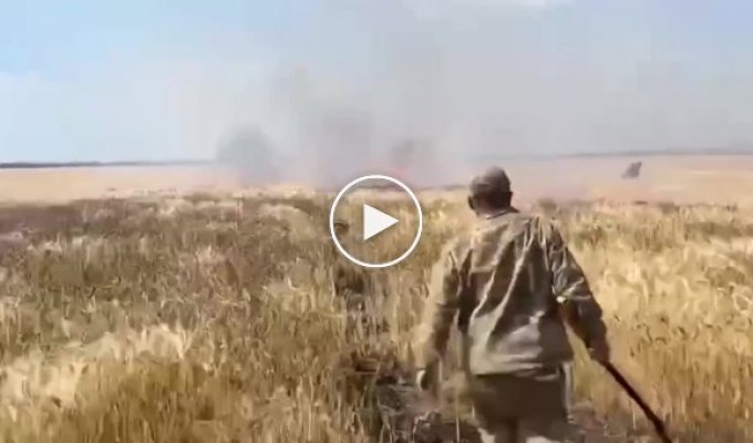 Оккупанты целенаправлено обстреливают поля с пшеницей зажигательными снарядами